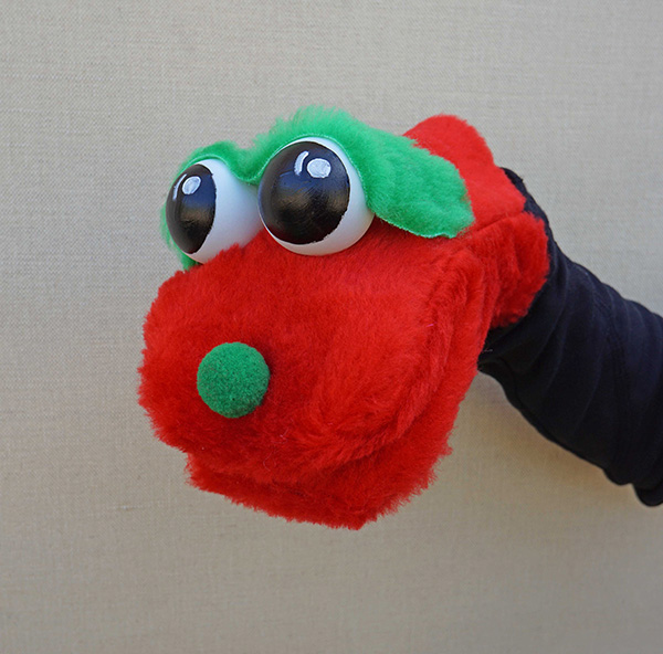 Bocón rojo con ojos saltones