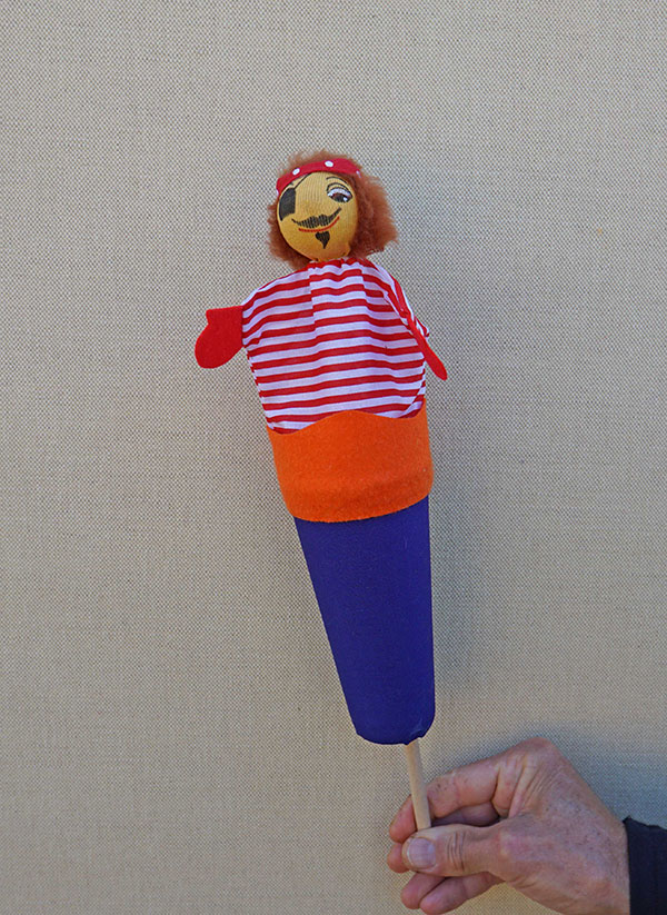 Títere de cono de pirata, cono azul, traje de rayas
