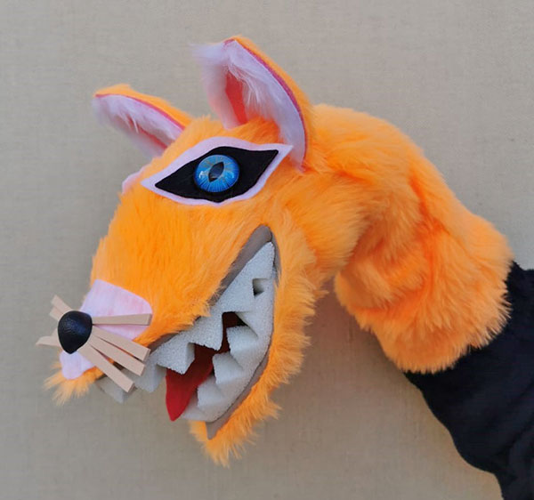 Títere de zorro naranja