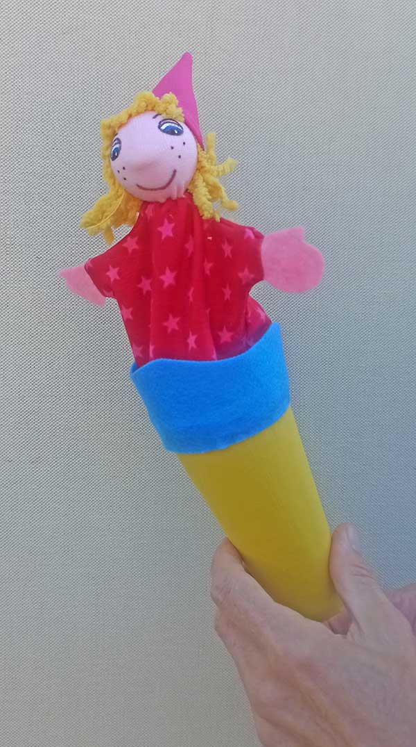 Títere de cono de hada rubia con gorro y traje fucsia