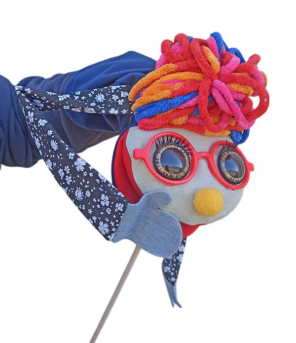 Títere de varilla de abuela con gafas rojas