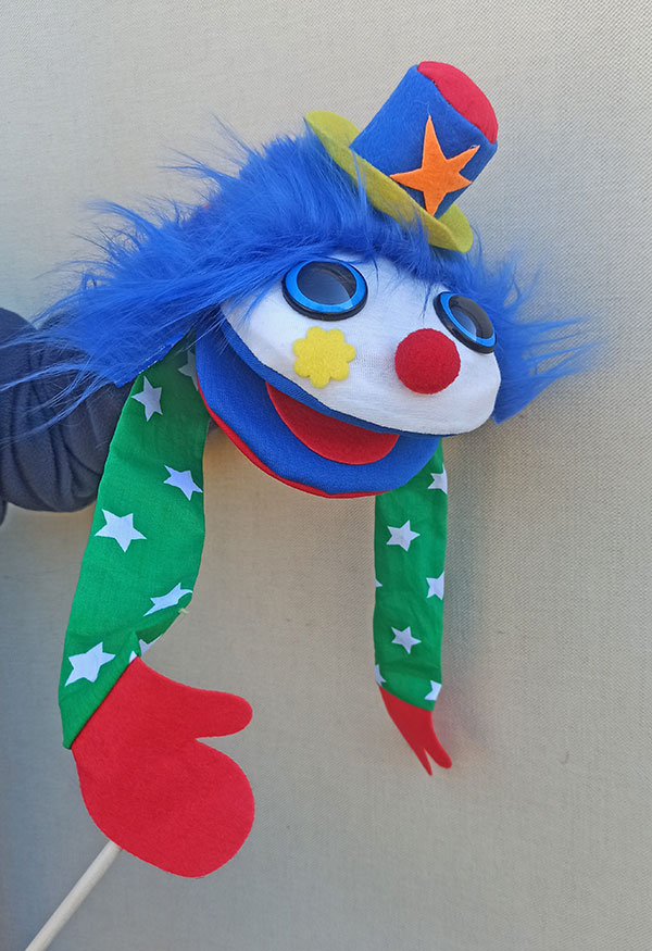 Títere de varilla de payaso con el pelo azul