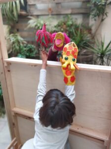 Juego con títeres en casa